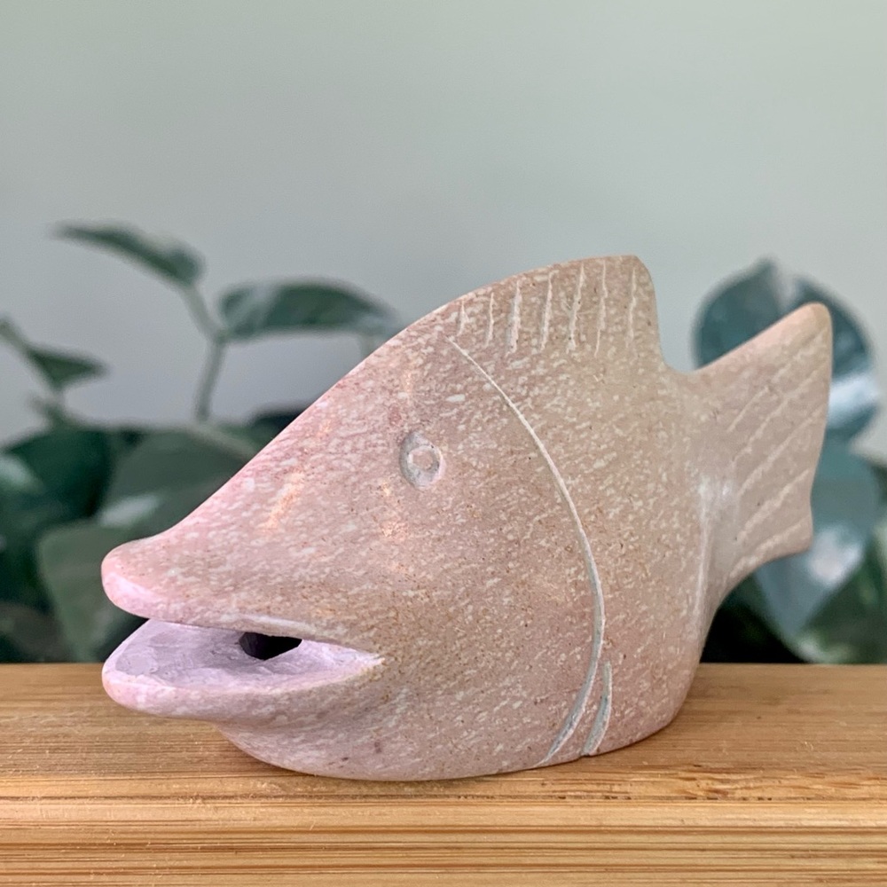Large Pink Kisii Soapstone Hand Carved Fish Figurine Stone Animal Carving 3.7" - Picture 2 of 11
